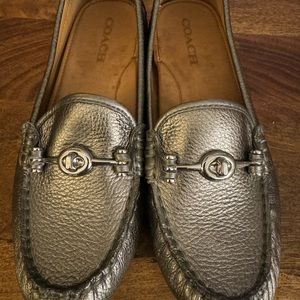 Preowned EUC Coach Arlene Silver Loafers with Silver Turn-lock Detail, Size 8B